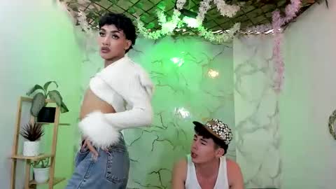 chicos hot online show from 04-18-26, 07:29