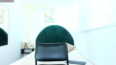 Snapshot of alexandrade_ chatting on 04-04-26, 12:02 online show from 04-04-26, 12:02