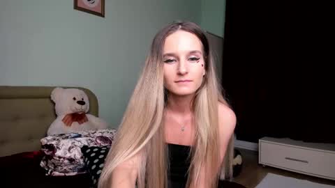 Snapshot of alexasweetblonde chatting on 03-05-25, 03:18 Alexa online show from 03-05-25, 03:18