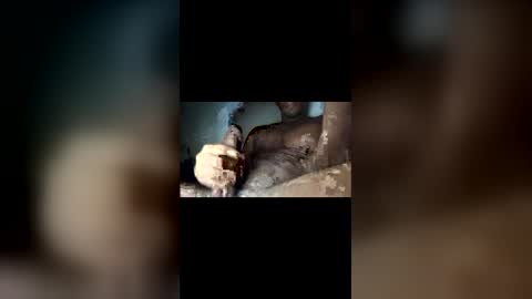 Snapshot of alexcolom chatting on 03-19-26, 06:39 Alex online show from 03-19-26, 06:39