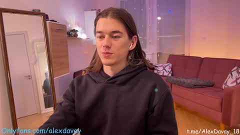 Snapshot of alexdavey chatting on 01-08-25, 07:13           online show from 01-08-25, 07:13