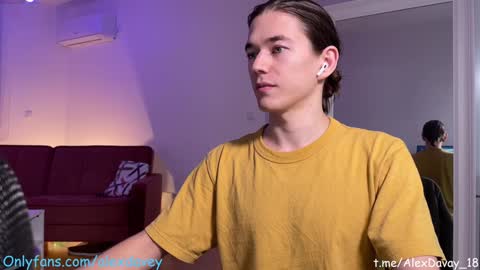 Snapshot of alexdavey chatting on 01-25-25, 08:53           online show from 01-25-25, 08:53