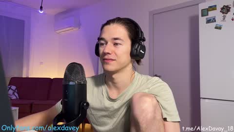 Snapshot of alexdavey chatting on 02-02-25, 05:42           online show from 02-02-25, 05:42