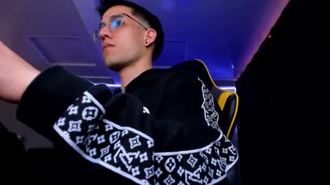 Snapshot of alexgiraldo__ chatting on 09-11-25, 11:54 alexgiraldo__ online show from 09-11-25, 11:54