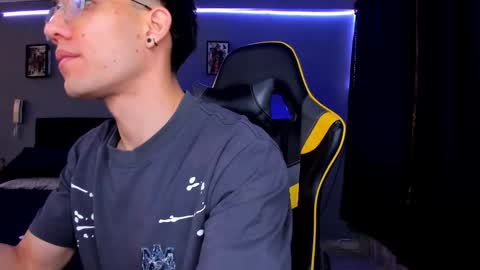 Snapshot of alexgiraldo__ chatting on 09-17-25, 11:56 alexgiraldo__ online show from 09-17-25, 11:56