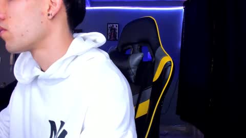 Snapshot of alexgiraldo__ chatting on 09-18-25, 12:07 alexgiraldo__ online show from 09-18-25, 12:07