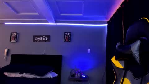 Snapshot of alexgiraldo__ chatting on 09-23-25, 12:19 alexgiraldo__ online show from 09-23-25, 12:19