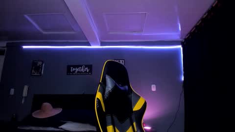 Snapshot of alexgiraldo__ chatting on 09-30-25, 06:40 alexgiraldo__ online show from 09-30-25, 06:40