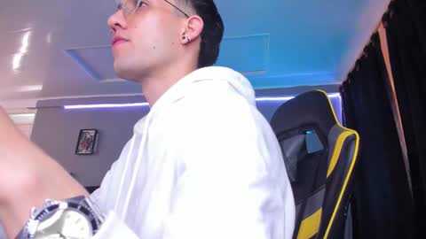 Snapshot of alexgiraldo__ chatting on 10-02-25, 12:01 alexgiraldo__ online show from 10-02-25, 12:01