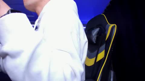 Snapshot of alexgiraldo__ chatting on 10-20-25, 02:45 alexgiraldo__ online show from 10-20-25, 02:45