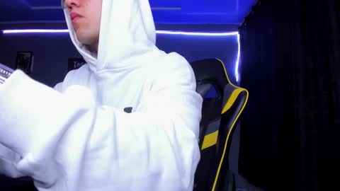 Snapshot of alexgiraldo__ chatting on 10-29-25, 10:06 alexgiraldo__ online show from 10-29-25, 10:06