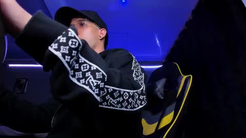 Snapshot of alexgiraldo__ chatting on 11-03-25, 11:22 alexgiraldo__ online show from 11-03-25, 11:22