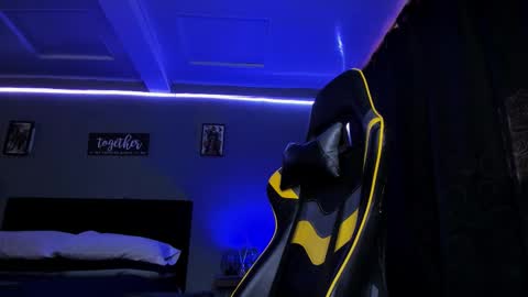 Snapshot of alexgiraldo__ chatting on 11-16-25, 01:06 alexgiraldo__ online show from 11-16-25, 01:06