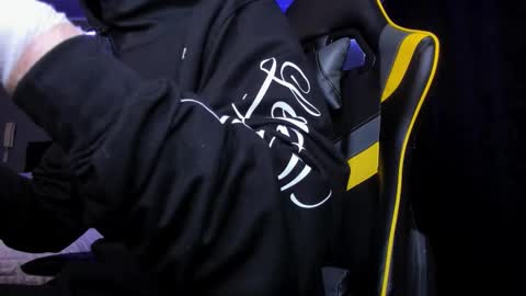 Snapshot of alexgiraldo__ chatting on 11-24-25, 07:08 alexgiraldo__ online show from 11-24-25, 07:08