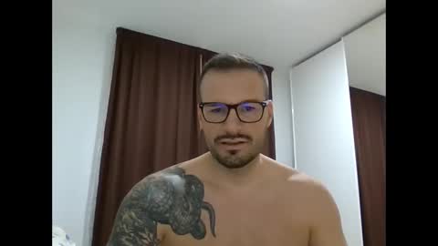 Snapshot of alexgrandi2024 chatting on 02-28-25, 11:36 rey ale84 online show from 02-28-25, 11:36