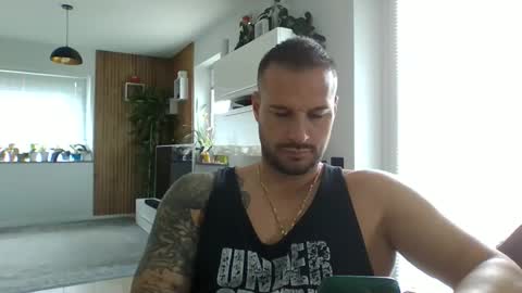 Snapshot of alexgrandi2024 chatting on 10-27-25, 12:42 rey ale84 online show from 10-27-25, 12:42