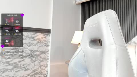 Snapshot of alexiacooperr chatting on 01-12-25, 06:28 Alexiaa Online 1430 to 2100 GMT-5 online show from 01-12-25, 06:28