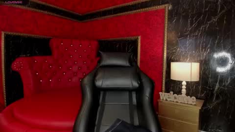 Snapshot of alexiacooperr chatting on 11-12-25, 01:33 Alexiaa Online 1430 to 2100 GMT-5 online show from 11-12-25, 01:33