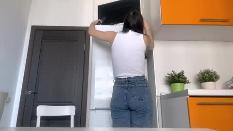 Emila online show from 04-11-26, 10:30