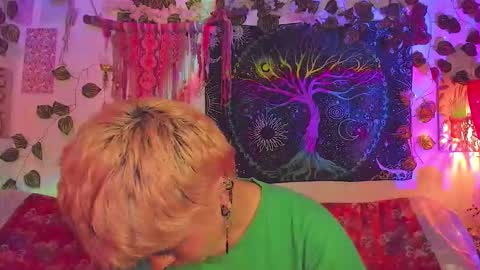 Alex online show from 12-18-25, 01:44