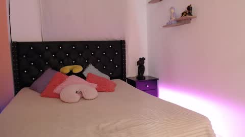 Snapshot of alexis21_ chatting on 09-17-25, 05:20 Alexis online show from 09-17-25, 05:20