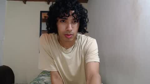 Snapshot of alexis21_ chatting on 10-15-25, 02:33 Alexis online show from 10-15-25, 02:33