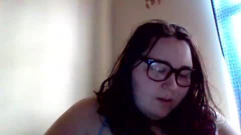 Snapshot of alexisr16 chatting on 09-21-25, 08:21 Alexis online show from 09-21-25, 08:21