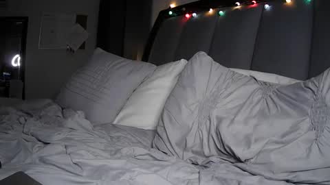 Alexis Rose online show from 12-20-24, 03:03