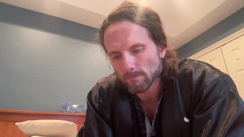 Snapshot of alexmanndickerson chatting on 12-24-24, 02:01 Alex Mann online show from 12-24-24, 02:01