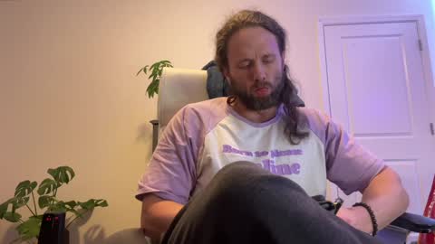 Snapshot of alexmanndickerson chatting on 01-24-25, 04:16 Alex Mann online show from 01-24-25, 04:16