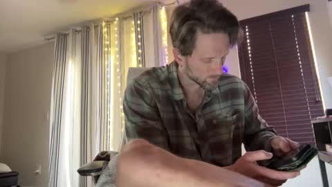 Snapshot of alexmanndickerson chatting on 10-17-25, 03:58 Alex Mann online show from 10-17-25, 03:58