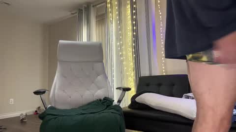 Snapshot of alexmanndickerson chatting on 10-31-25, 05:03 Alex Mann online show from 10-31-25, 05:03