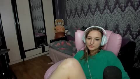 Snapshot of alexracc00n chatting on 12-05-24, 01:03 Alex online show from 12-05-24, 01:03