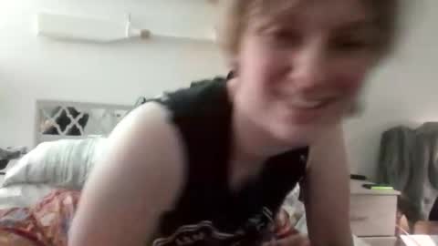 Snapshot of alexsilveredge chatting on 12-17-25, 04:35 Alex online show from 12-17-25, 04:35