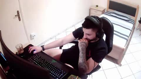 Snapshot of alexthepro00 chatting on 06-13-26, 05:44 alexthepro00 online show from 06-13-26, 05:44