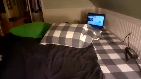 AlexThyCat online show from 01-10-26, 06:48