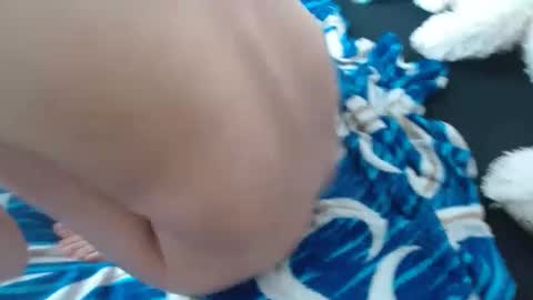 Snapshot of alexvsluisa chatting on 12-17-24, 05:04 alex y luisa online show from 12-17-24, 05:04