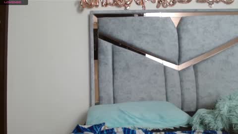 Snapshot of alexvsluisa chatting on 12-20-24, 01:54 alex y luisa online show from 12-20-24, 01:54