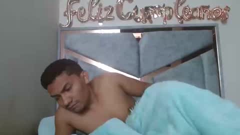 Snapshot of alexvsluisa chatting on 01-07-25, 02:41 alex y luisa online show from 01-07-25, 02:41
