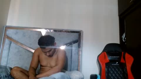 Snapshot of alexvsluisa chatting on 06-24-26, 04:39 alex y luisa online show from 06-24-26, 04:39