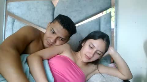 Snapshot of alexvsluisa chatting on 07-22-26, 02:42 alex y luisa online show from 07-22-26, 02:42