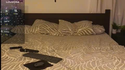 Snapshot of alexxone_ chatting on 10-05-25, 01:53 Alex online show from 10-05-25, 01:53