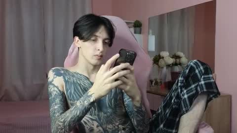 Snapshot of alexxone_ chatting on 10-24-25, 02:35 Alex online show from 10-24-25, 02:35