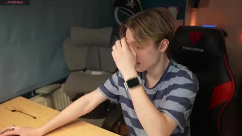 Snapshot of alexycutie chatting on 02-15-26, 04:36 Alexycutie online show from 02-15-26, 04:36