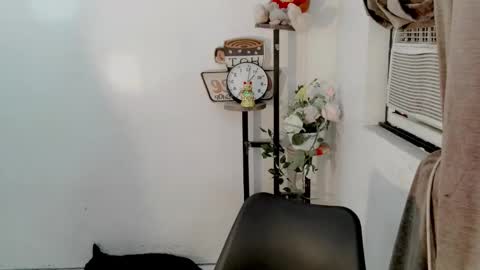 MARIE online show from 10-21-25, 05:52