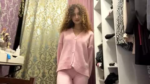 Snapshot of alfredaspagnolo chatting on 11-14-25, 06:28 Tatiana online show from 11-14-25, 06:28