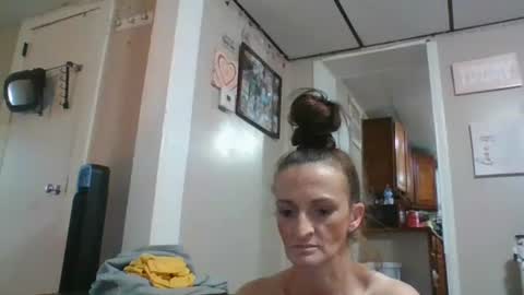 Snapshot of ali_tayler chatting on 10-15-25, 01:11 ali_tayler online show from 10-15-25, 01:11