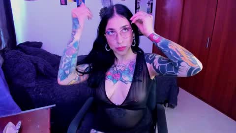 Snapshot of alice666f chatting on 02-20-25, 08:03 ALiCE ROSE online show from 02-20-25, 08:03