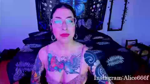 Snapshot of alice666f chatting on 09-11-25, 03:01 ALiCE ROSE online show from 09-11-25, 03:01