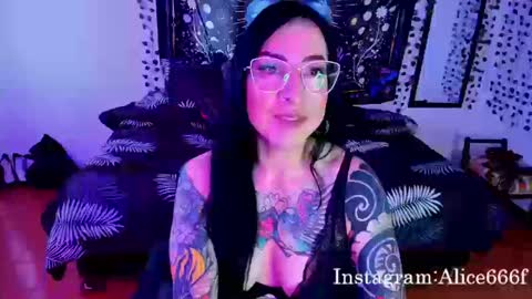 Snapshot of alice666f chatting on 09-19-25, 05:02 ALiCE ROSE online show from 09-19-25, 05:02